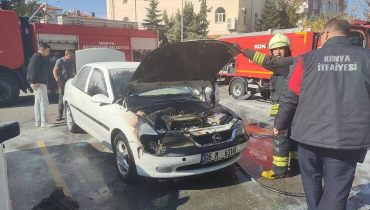 Konya’da Park Halindeki Otomobil Yandı