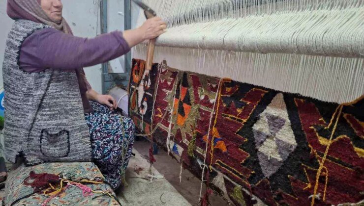 Manisa’da Kadınlar Geleneksel Kilim Dokumacılığını Sürdürüyor