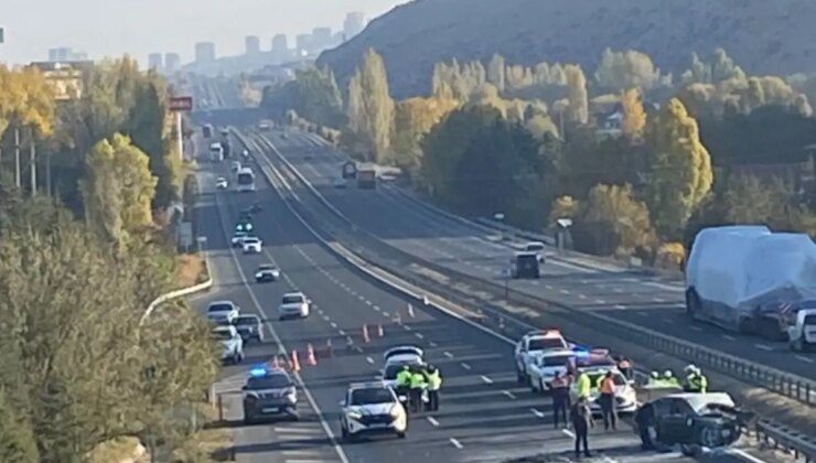 Otomobiliyle ters yönde ilerleyen sürücü kazaya yol açtı: 3 ölü, 2 yaralı