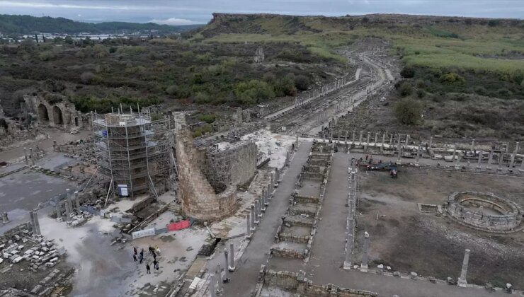 Perge Antik Kenti’nde 1800 Yıldan Sonra Kestros Çeşmesi Yeniden Faaliyette