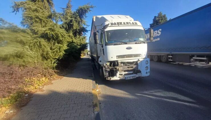 Salihli’de tırla çarpışan otomobilin sürücüsü yaralandı