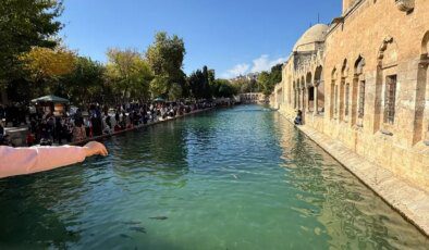 Şanlıurfa’nın Balıklıgöl Yerleşkesi Yerli Turistlerle Dolu