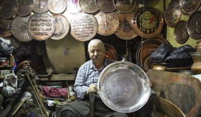 Şanlıurfa’nın Son Bakırcılarından Mehmet Nur Demirözü: Mesleği Yaşatmaya Çalışıyor