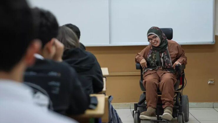 Serebral palsili öğretmen engelli öğrencisinin Çanakkale’yi görme hayalini gerçeğe dönüştürdü