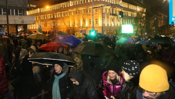 Sırbistan'da protestocular başbakanın istifasını istedi | Dış Haberler