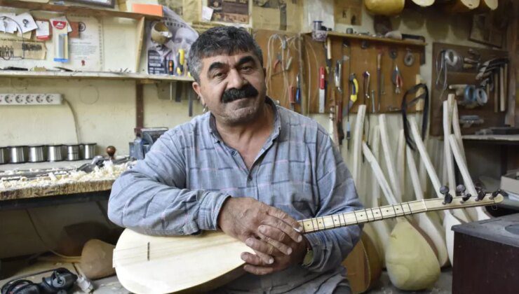 Sivaslı Bağlama Ustası, 11 Binden Fazla Saz Üretti