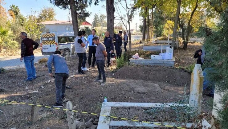 Tarsus’ta Cenaze Defni Sırasında 1100 Sikke ve Seramik Parça Bulundu