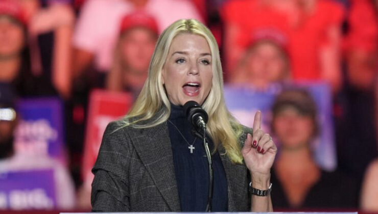 Trump, Gaetz'in çekilmesiyle Adalet Bakanlığı'na Pam Bondi'yi aday gösterdi | Dış Haberler