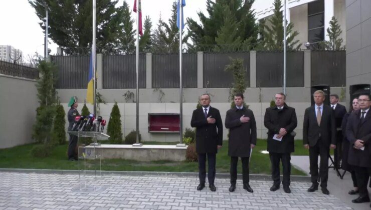 Ukrayna, Savaşın Bininci Gününde Anma Töreni Düzenledi