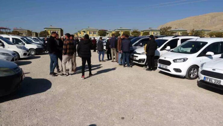 Van’da İkinci El Açık Oto Pazarında Fiyatlar Yükseliyor