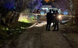 Arkadaşını bıçaklayarak öldürdükten sonra suç aletiyle teslim oldu