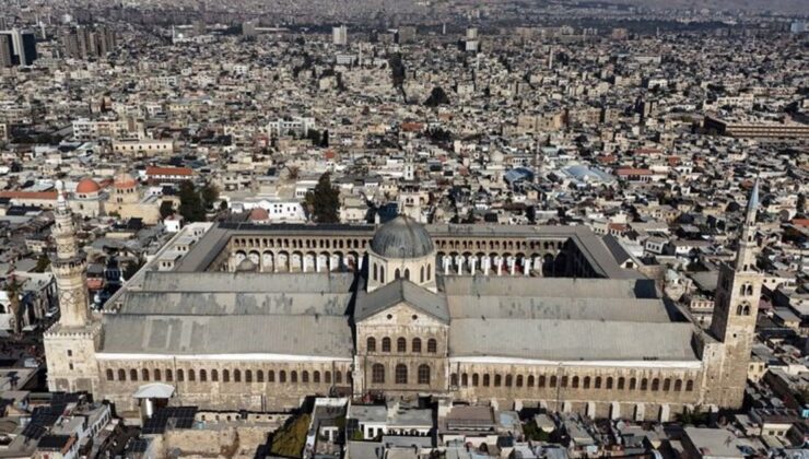 Baas rejimi ve Esed ailesi iktidarının devrilmesinin ardından Emevi Camii'nde ilk cuma namazı kılındı | Dış Haberler