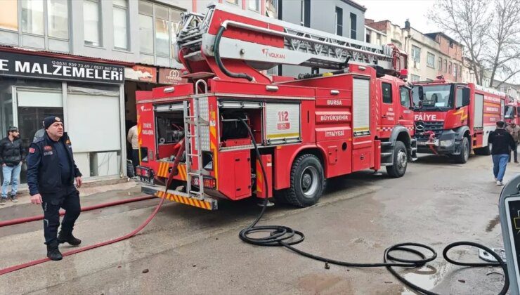 Bursa’da Mobilya İmalathanesinde Yangın