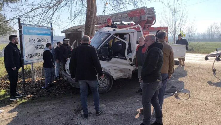 Bursa’da Otomobil ve Kamyonet Çarpıştı: 3 Yaralı