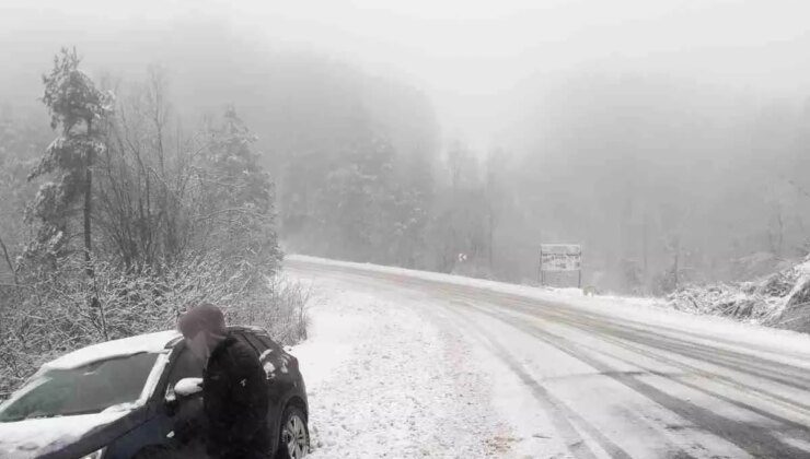 Bursa’da Yoğun Kar Yağışı Trafiği Olumsuz Etkiledi