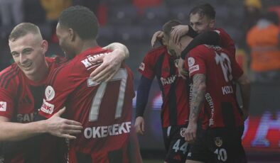 Gaziantep FK evinde çok başka! Formda Antalyaspor'a karşı üst üste 5. galibiyet… (Gaziantep FK 2-0 Antalyaspor ÖZET)