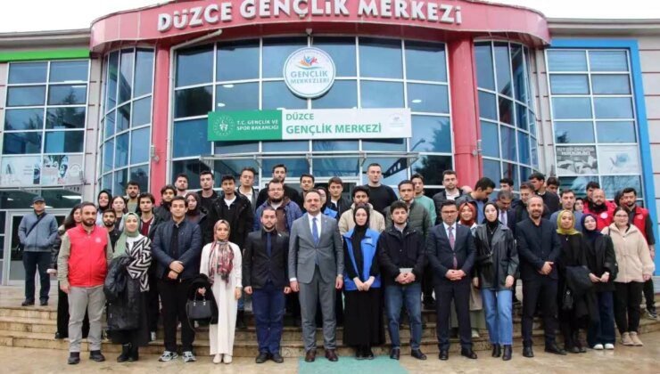 Gençlik ve Spor Bakan Yardımcısı Eminoğlu, Genç Kariyer Akademisi’nde Gençlerle Bir Araya Geldi