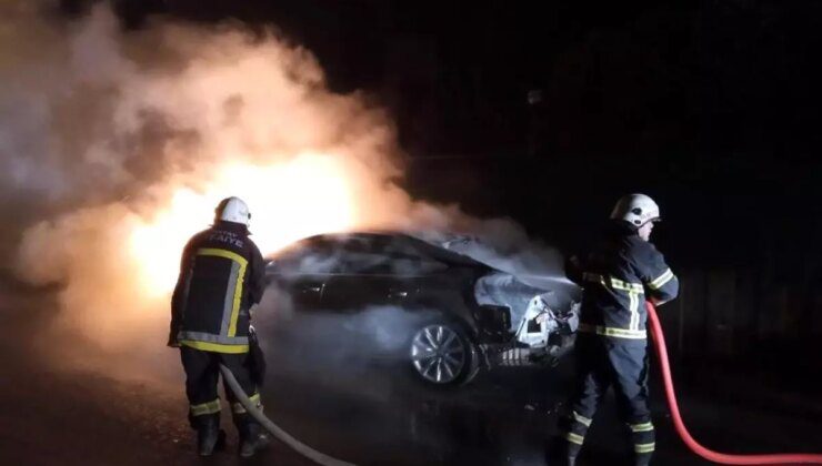 Hatay’da Otomobil Yangını itfaiye Ekipleri Tarafından Söndürüldü