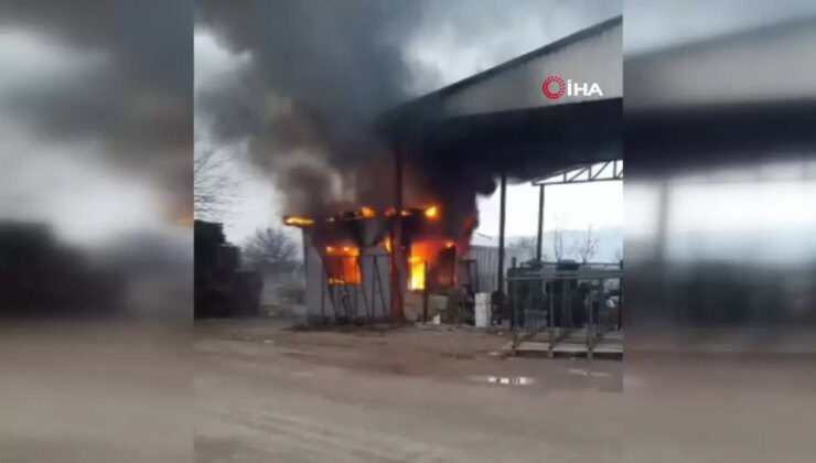 İnegöl’de Hurdacıya Ait Konteyner Büro Yangınla Kül Oldu