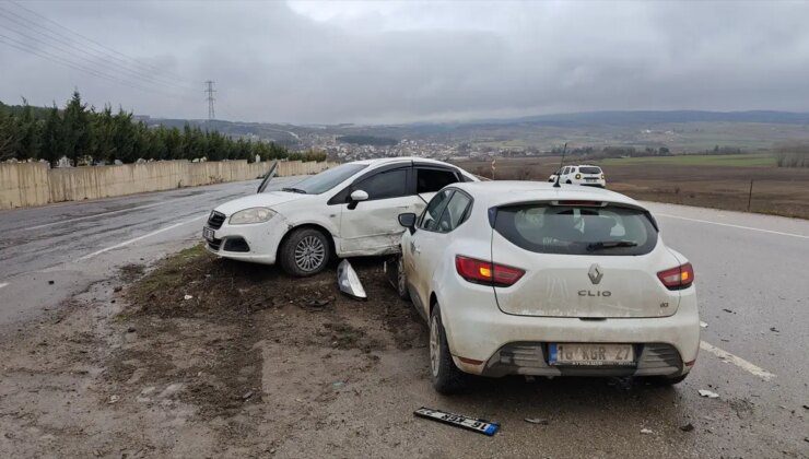 İnegöl’de Trafik Kazası: 4 Yaralı