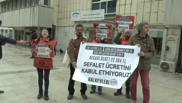 İzmir’de Halkevleri Üyelerinden Asgari Ücret Protestosu