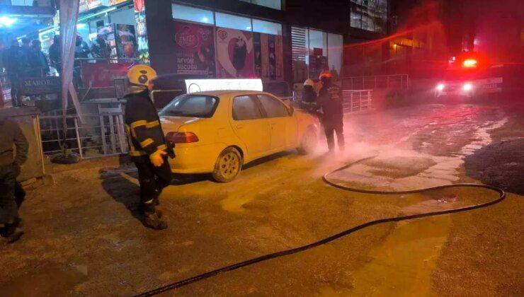 Mardin’de Park Halindeki Otomobil Alev Aldı