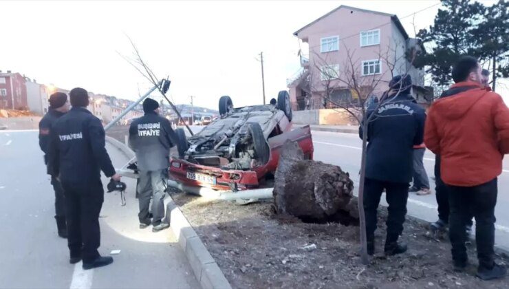 Sivas’ta Trafik Kazası: Sürücü Yaralandı