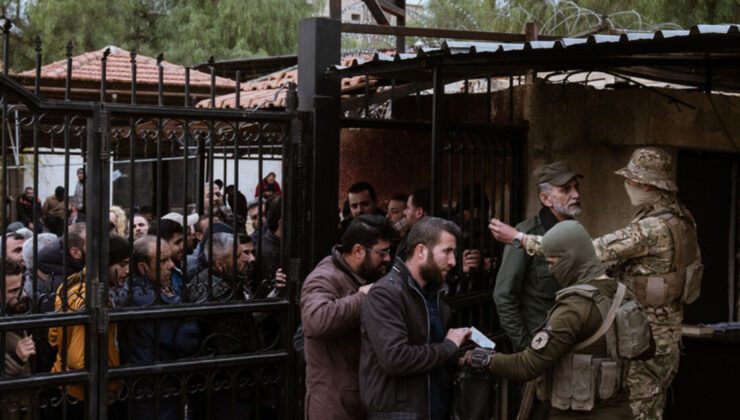 Suriye'de Esad rejimi unsurları silahlarını teslime ve yeni yönetime kayıt yaptırmaya devam ediyor | Dış Haberler