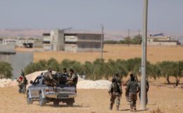 Suriye'de rejim karşıtı silahlı gruplar, PKK/YPG işgalindeki Deyrizor'un merkezine giriyor | Dış Haberler