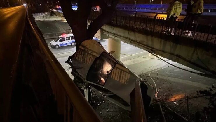 Bakırköy’de Viyadükten Düşen Otomobilin Sürücüsü Yaralandı