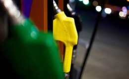 Benzine gece yarısı sessiz sedasız 1 lira 25 kuruş zam geldi