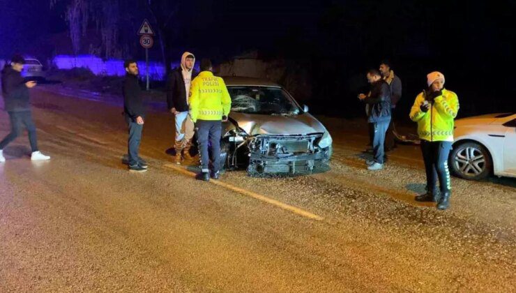 Bursa’da Yağış Nedeniyle Kontrolden Çıkan Otomobil Karşı Yöne Uçtu