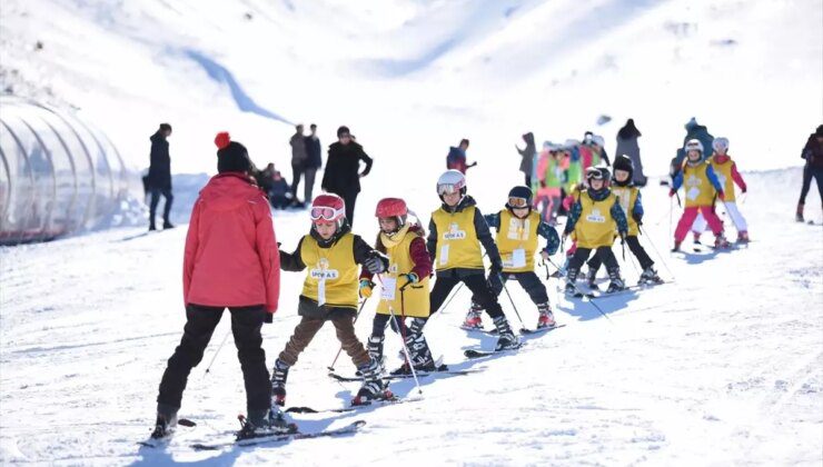 Erciyes Kayak Okulu’nda Yarıyıl Tatiline Özel Kayak ve Snowboard Eğitimleri