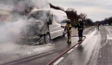 İnegöl’de Seyir Halindeki Servis Minibüsü Yangın Çıkardı