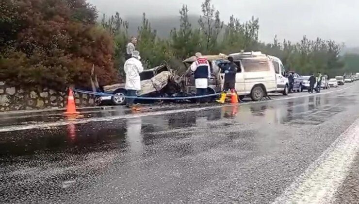 İzmir’de Trafik Kazasında Yangın: 1 Kişi Hayatını Kaybetti, 3 Yaralı