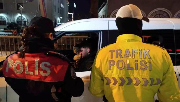 İzmir’de Yeni Yıl Kutlamalarında Polis Denetimi