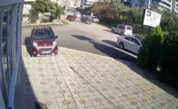 Mudanya’da 3 Araçlı Kaza: Sürücü Sıkıştı, İtfaiye Kurtardı