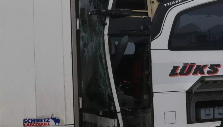Niğde’de Otobüs-Tır Kazası: 8 Yaralı