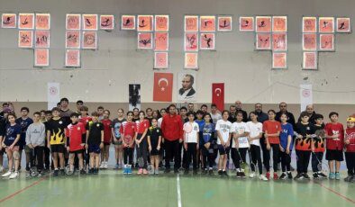 Samandağ’da 15 Yaş Altı Badminton İl Seçmeleri Yapıldı