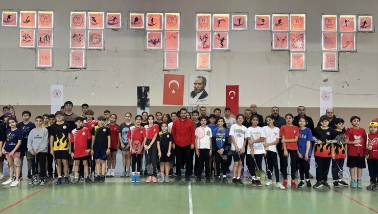 Samandağ’da 15 Yaş Altı Badminton İl Seçmeleri Yapıldı