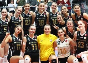 VakıfBank, Sarıyer deplasmanında set vermeden galip