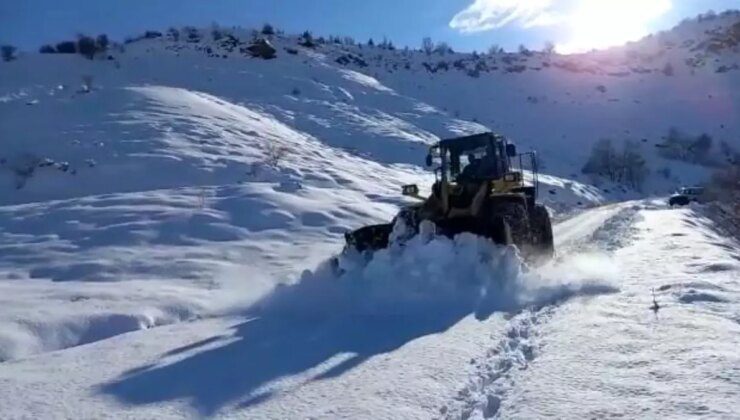 Adıyaman’da Kar Yağışı 18 Köy Yolunu Kapattı