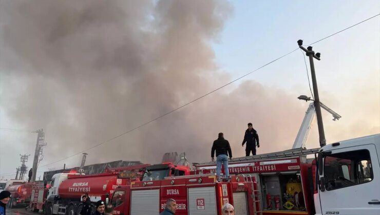 Bursa’da Geri Dönüşüm Tesisinde Yangın Çıktı