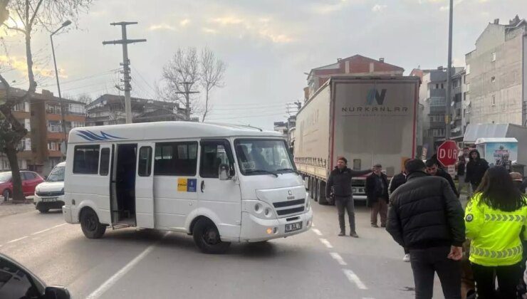 Bursa’da Motosiklet-Minibüs Kazası: İki Yaralı