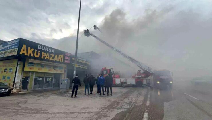 Bursa’da Oto Aksesuar İşletmesinde Yangın, Trafik Aksamalarına Neden Oldu