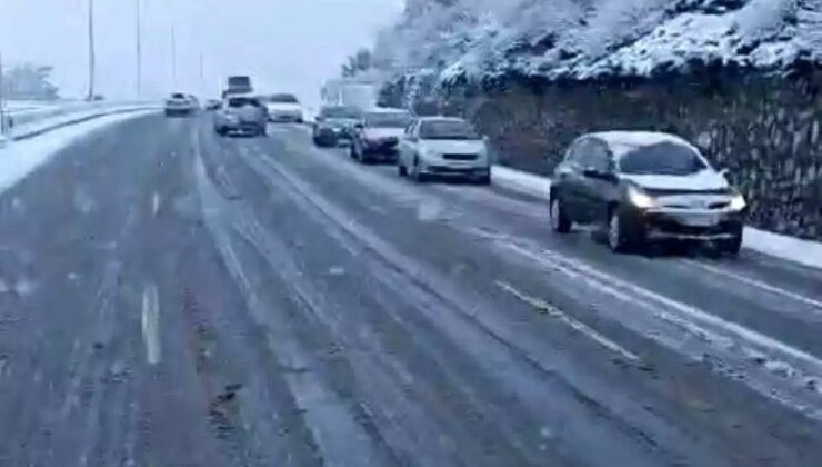 Bursa’da Yoğun Kar Yağışı Trafiği Olumsuz Etkiledi