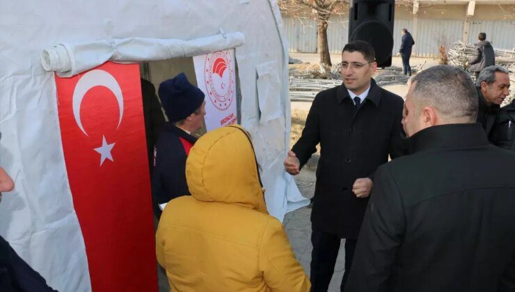 Erzincan’da Kar Yağışı Nedeniyle Çiftçilere Hayvan Çadırı Dağıtıldı