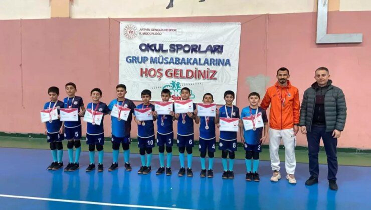 Hamur Adımova Ortaokulu Voleybol Takımı, Bölge Şampiyonu Oldu