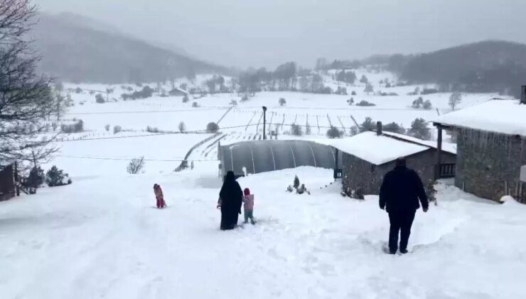 İznik’te Kar Eğlencesi: 60 Santimetre Kar Yağdı