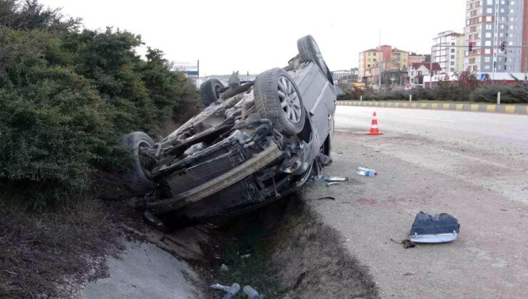 Kastamonu’da Otomobil Takla Attı: İki Kişi Yaralanmadan Kurtuldu